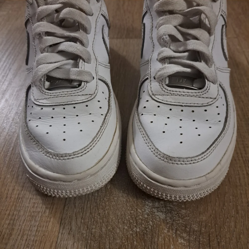 Nike Air Force 1 Triple White Kids Athletic Sneakers Classic Low-Top Size 2Y